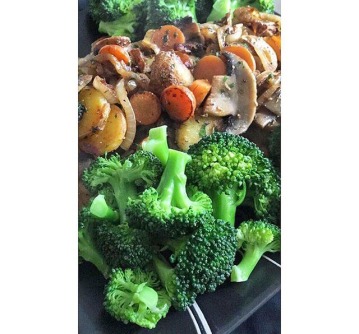 White potato, mushroom, carrot and onion stir-fry served with broccoli